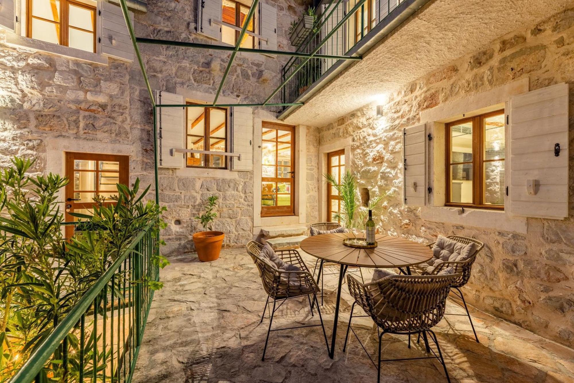 Dvor Pitve Villas Jelsa  Exterior photo
