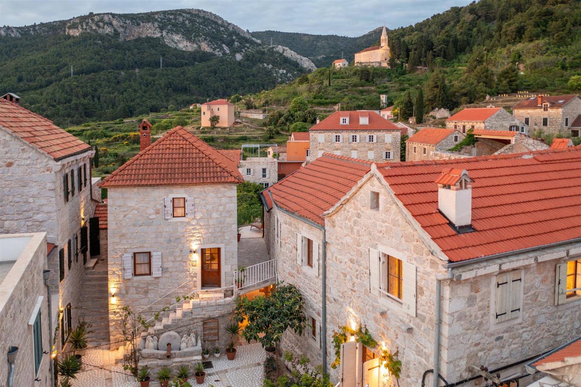 Dvor Pitve Villas Jelsa  Exterior photo