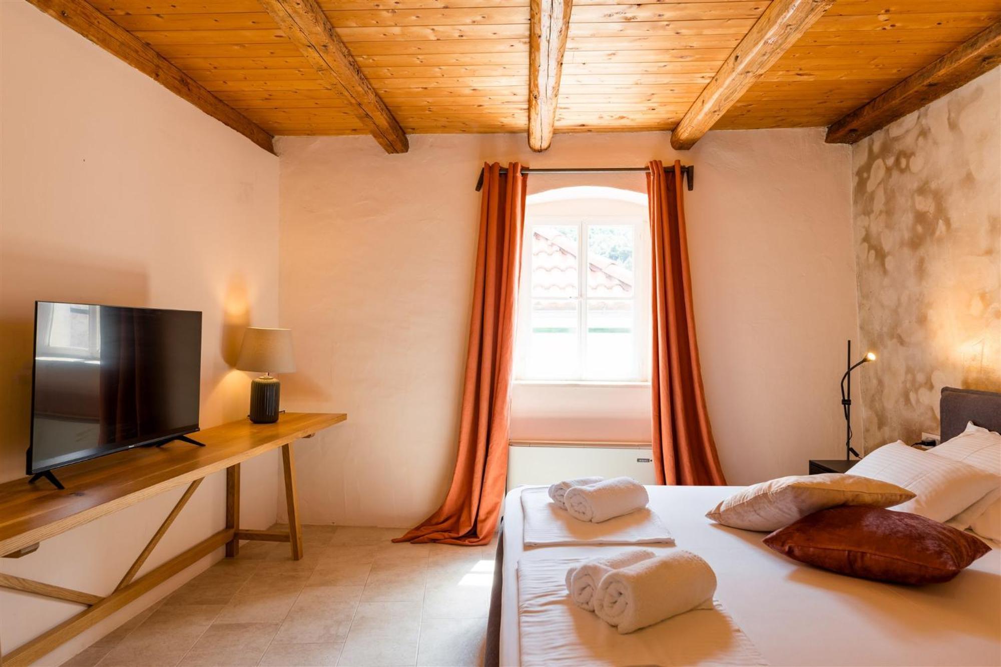 Dvor Pitve Villas Jelsa  Room photo