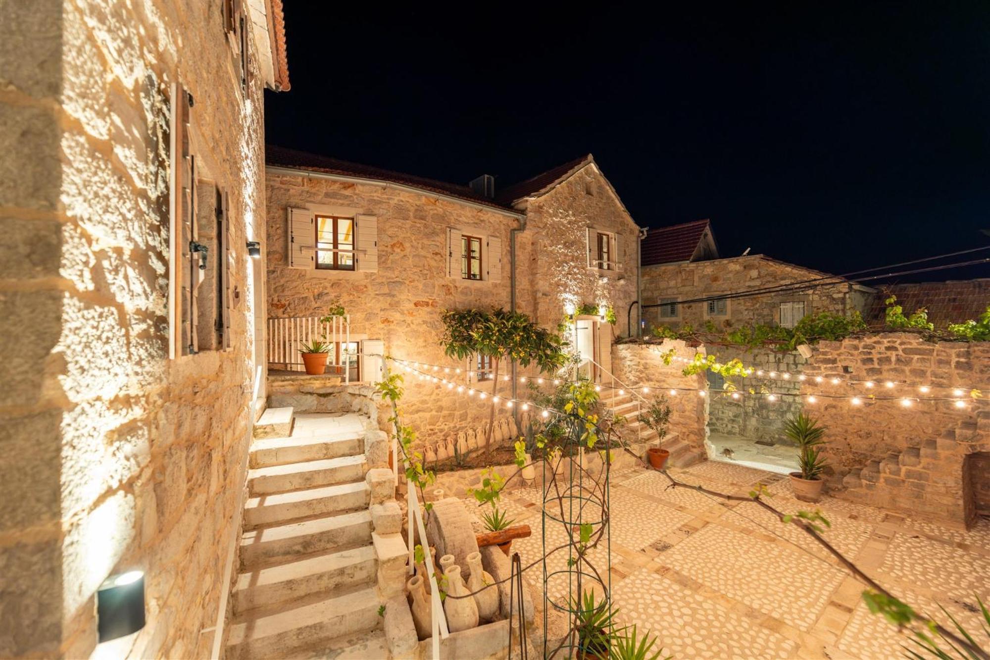 Dvor Pitve Villas Jelsa  Exterior photo