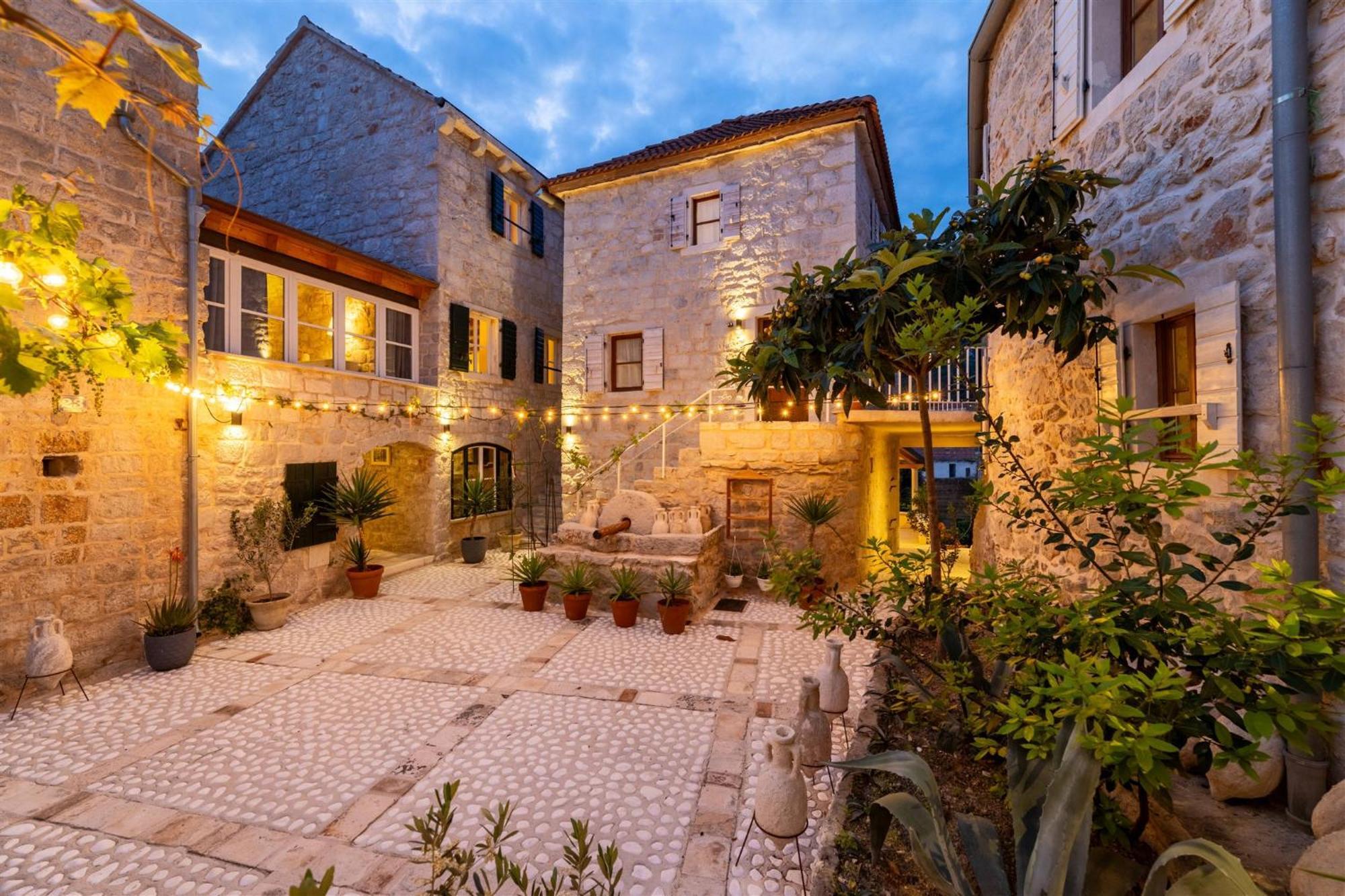 Dvor Pitve Villas Jelsa  Exterior photo